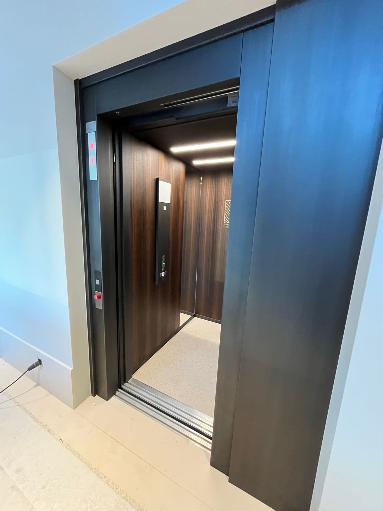 Cabine d'ascenseur rénovée par Kreasteel
